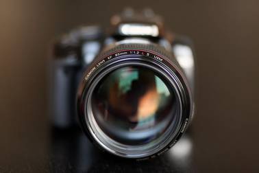 Bild: EF-85-1.2L-auf-Canon-EOS-400D