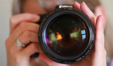 Bild: Fotografin-mit-EF-85L-1.2
