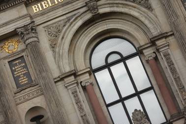 Bild: Laterne_August-Bibliothek_135mm-f2.0