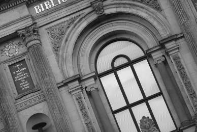 Bild: Laterne_August-Bibliothek_135mm-f2.0