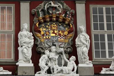 Bild: Wappen-Schloss-Wolfenbuettel_f8